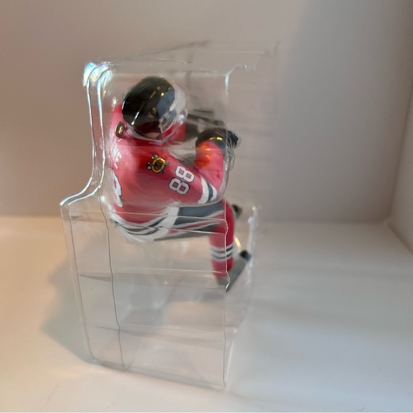 Hallmark Keepsake NHL Patrick Kane 2010 Ornament - Picture 4 of 5